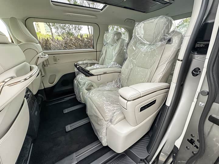 Фото 15 - Lexus LM