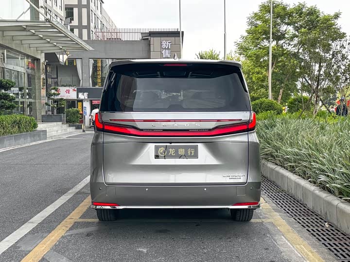 Фото 6 - Lexus LM