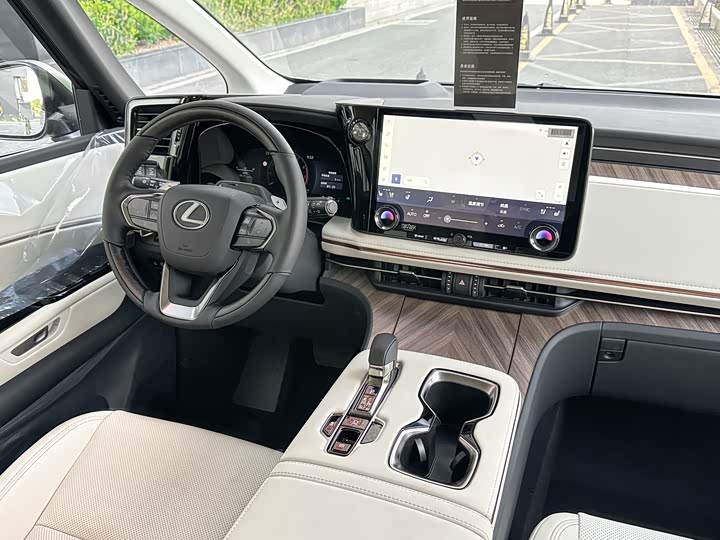 Фото 8 - Lexus LM