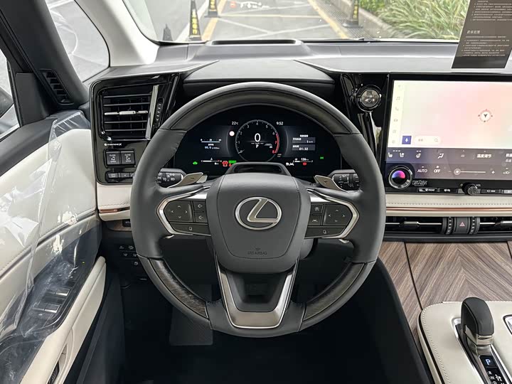 Фото 9 - Lexus LM