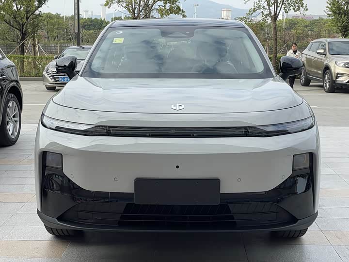 Фото 2 - Leapmotor B10