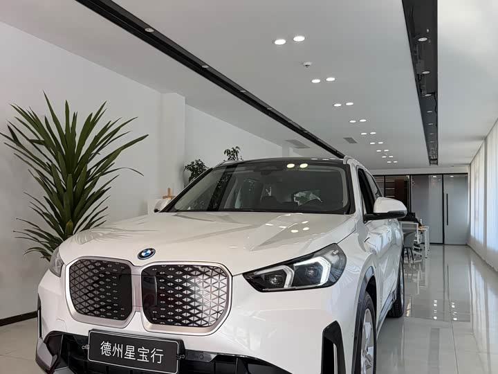 Фото 1 - BMW iX1