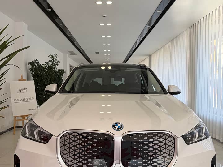Фото 2 - BMW iX1
