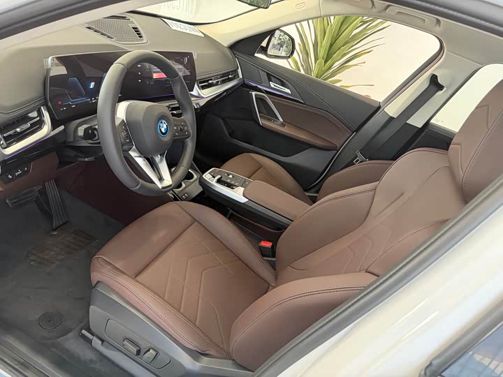 Фото 4 - BMW iX1