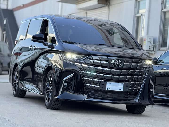 Фото 1 - Toyota Alphard
