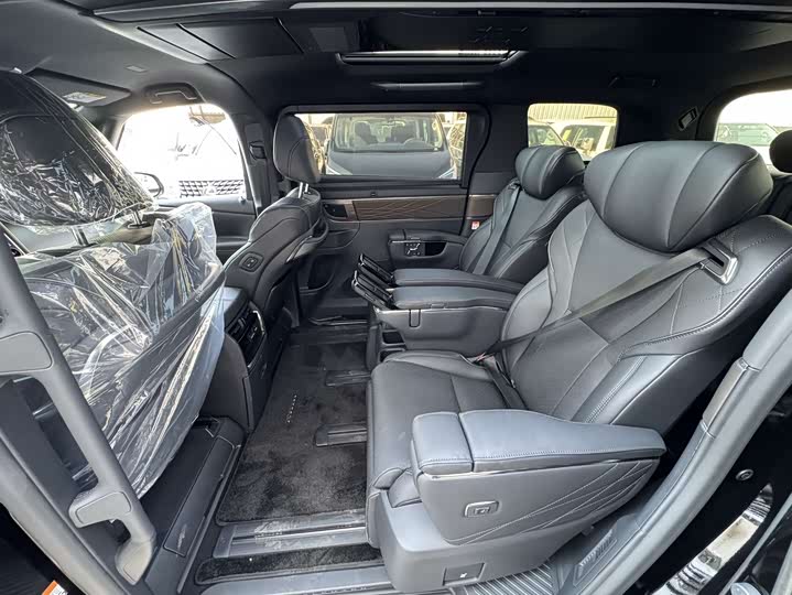 Фото 10 - Toyota Alphard