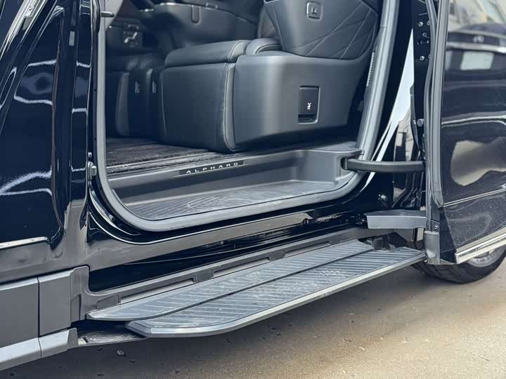 Фото 11 - Toyota Alphard