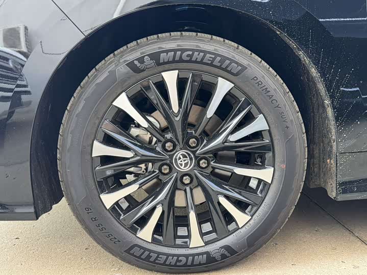 Фото 3 - Toyota Alphard