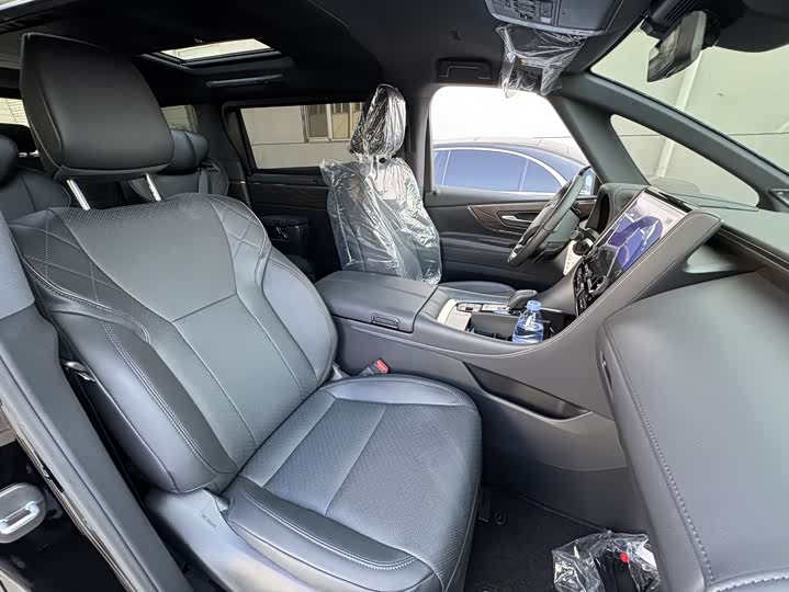 Фото 7 - Toyota Alphard