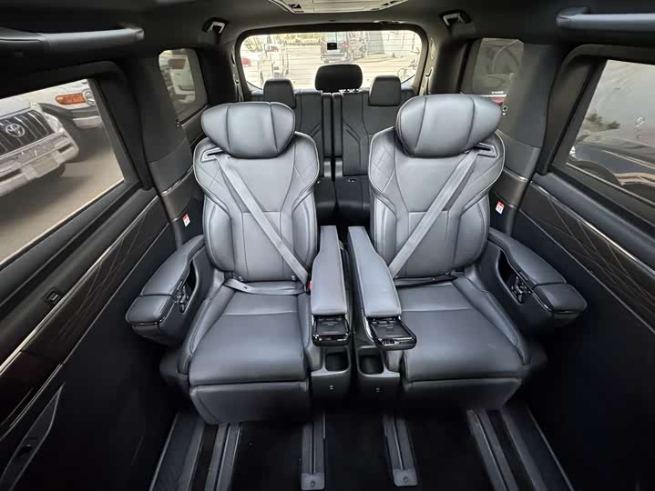 Фото 8 - Toyota Alphard