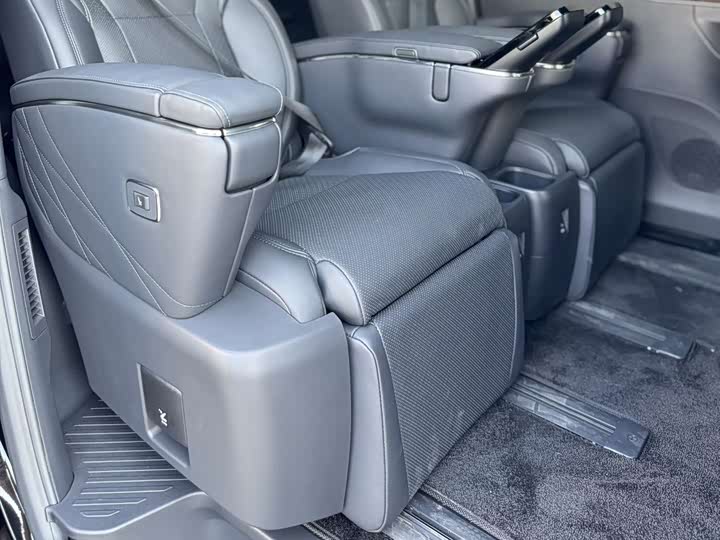 Фото 9 - Toyota Alphard