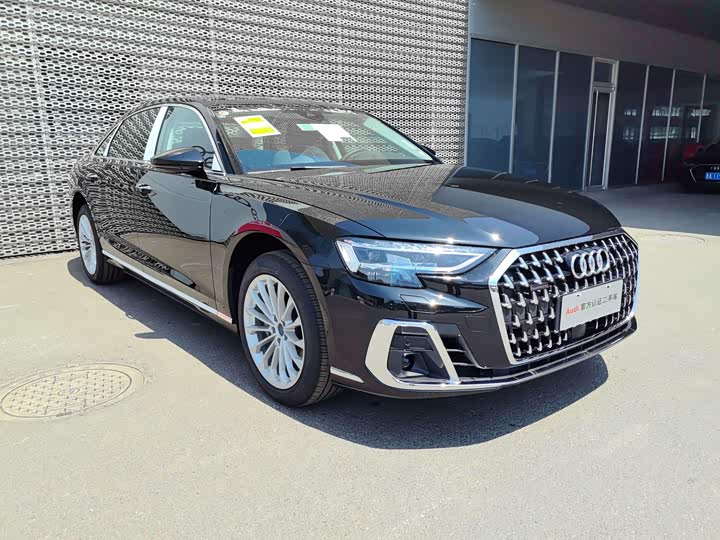 Фото 3 - Audi A8