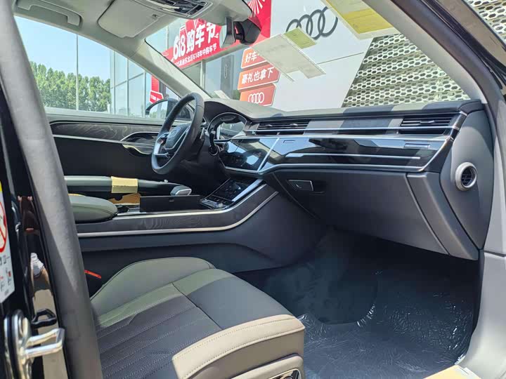 Фото 5 - Audi A8