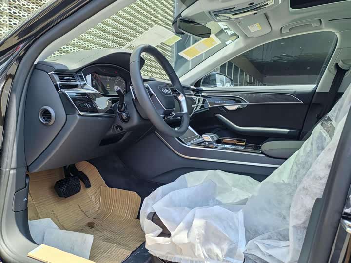 Фото 8 - Audi A8