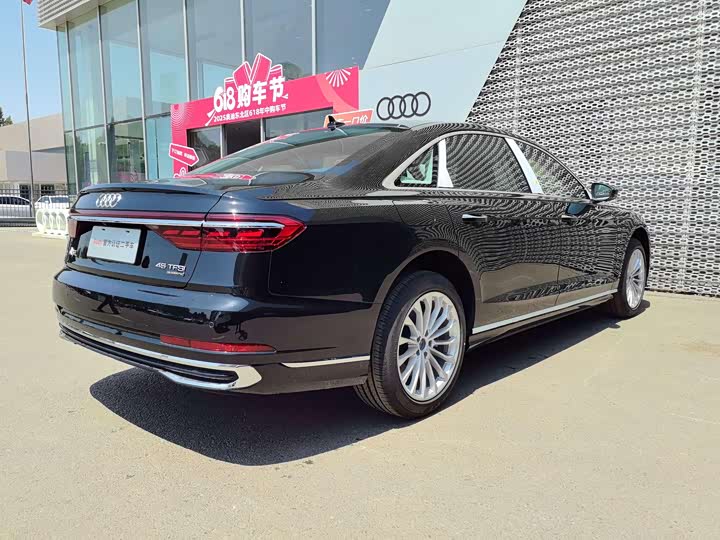 Фото 9 - Audi A8