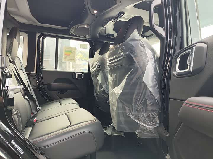 Фото 8 - Jeep Wrangler