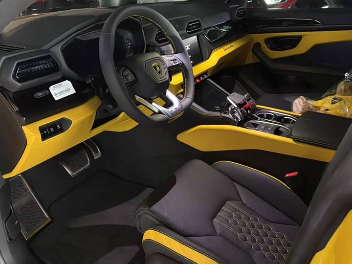 Фото 2 - Lamborghini Urus SE