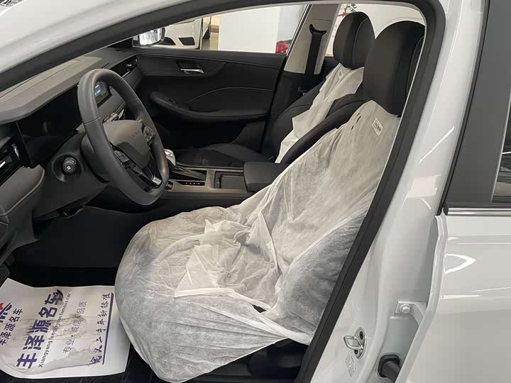 Фото 5 - Roewe i5