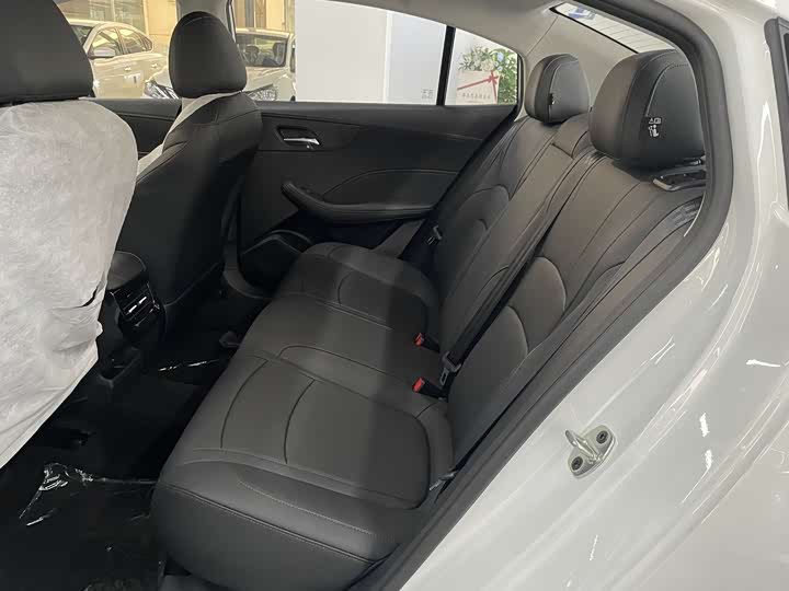 Фото 6 - Roewe i5