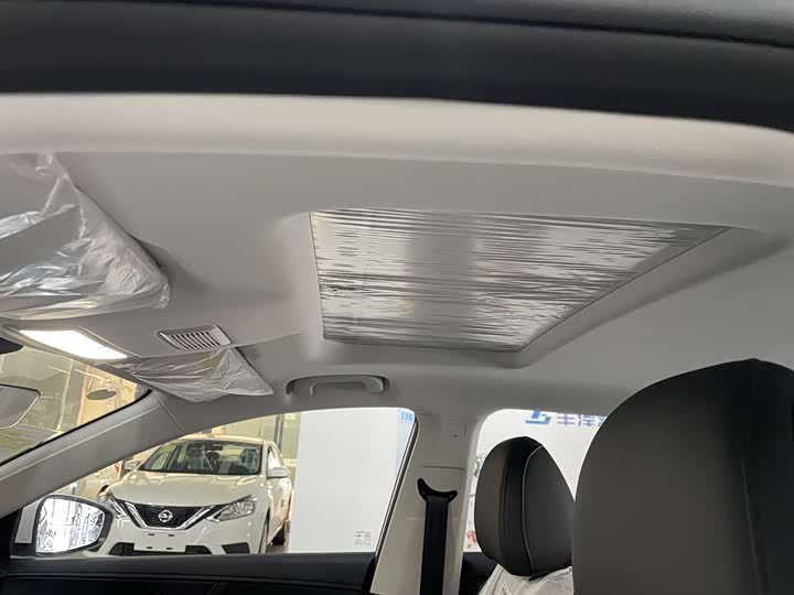 Фото 8 - Roewe i5