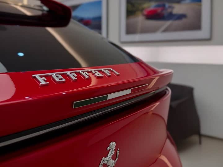 Фото 10 - Ferrari Purosangue
