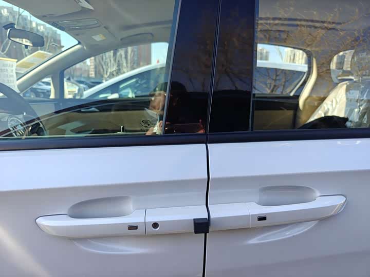 Фото 3 - Buick GL8 ES