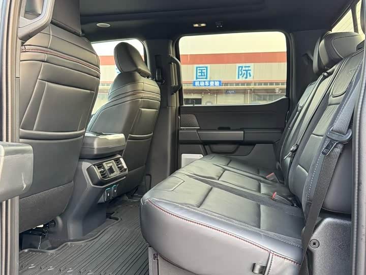 Фото 9 - Ford F-150 Raptor