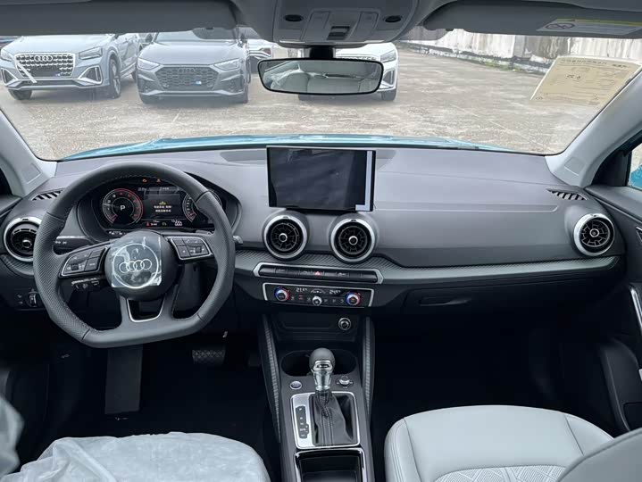 Фото 9 - Audi Q2L