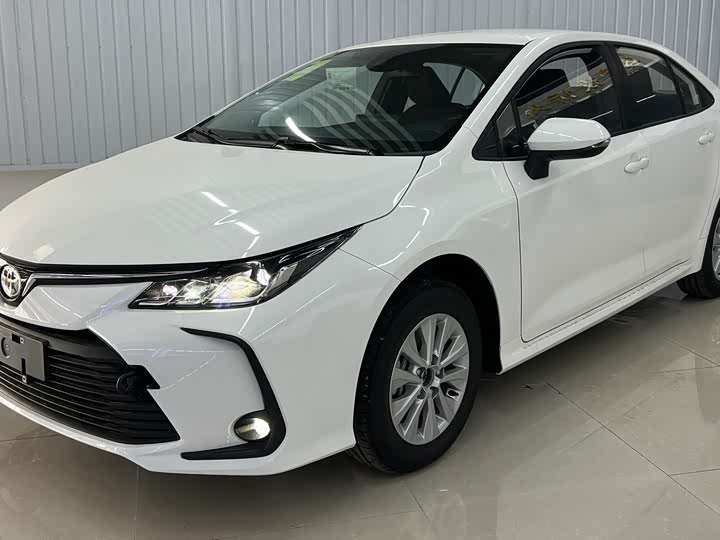 Фото 1 - Toyota Corolla