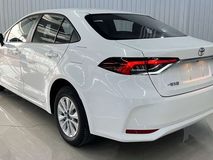 Фото 3 - Toyota Corolla