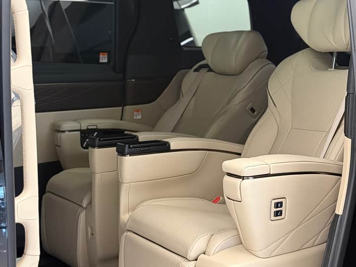 Фото 6 - Toyota Vellfire