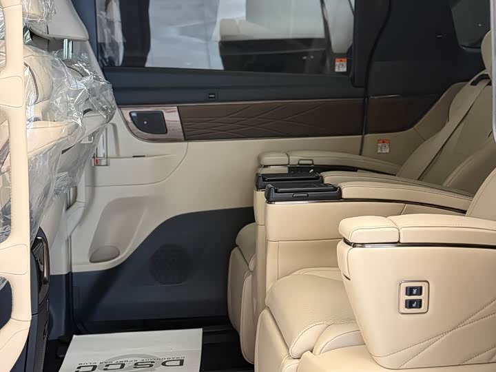 Фото 7 - Toyota Vellfire