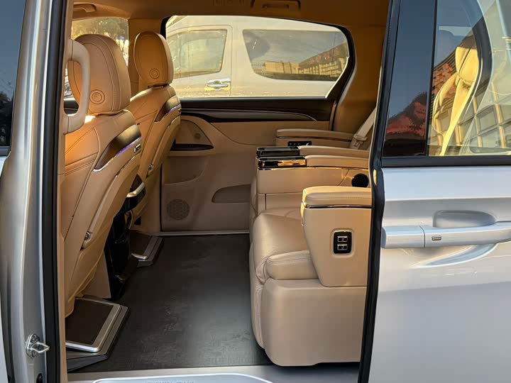 Фото 10 - Buick GL8 ES