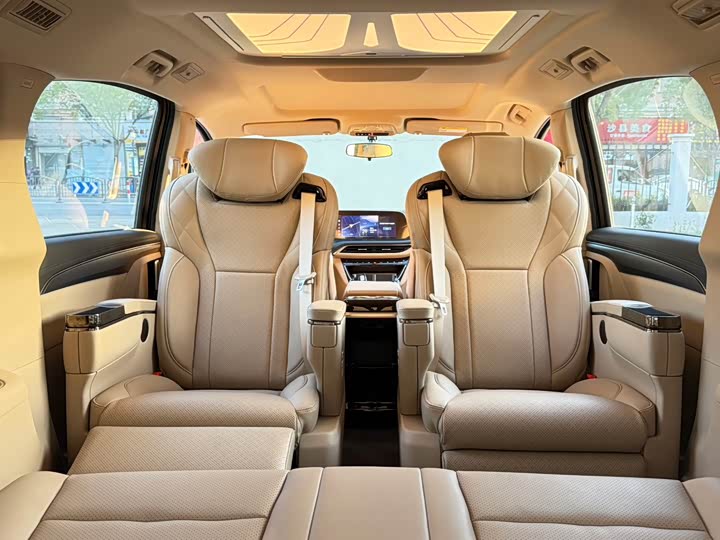 Фото 13 - Buick GL8 ES