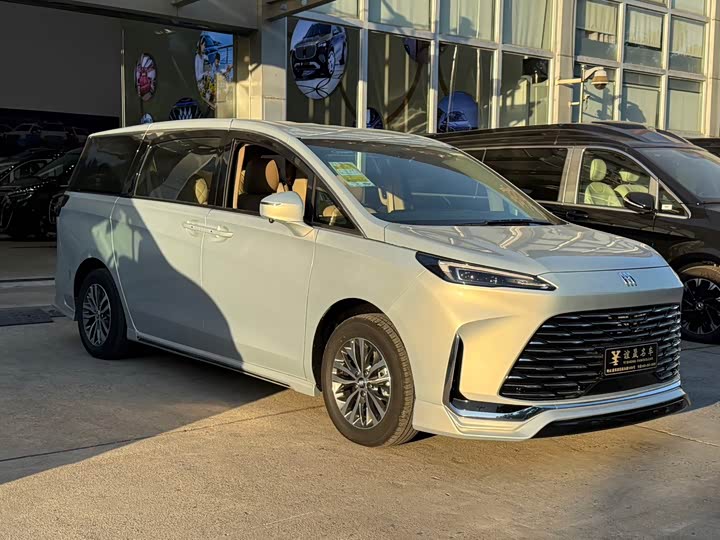 Фото 3 - Buick GL8 ES