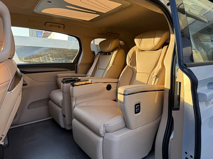 Фото 6 - Buick GL8 ES