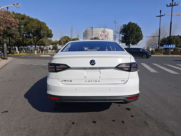 Фото 8 - Volkswagen Lavida