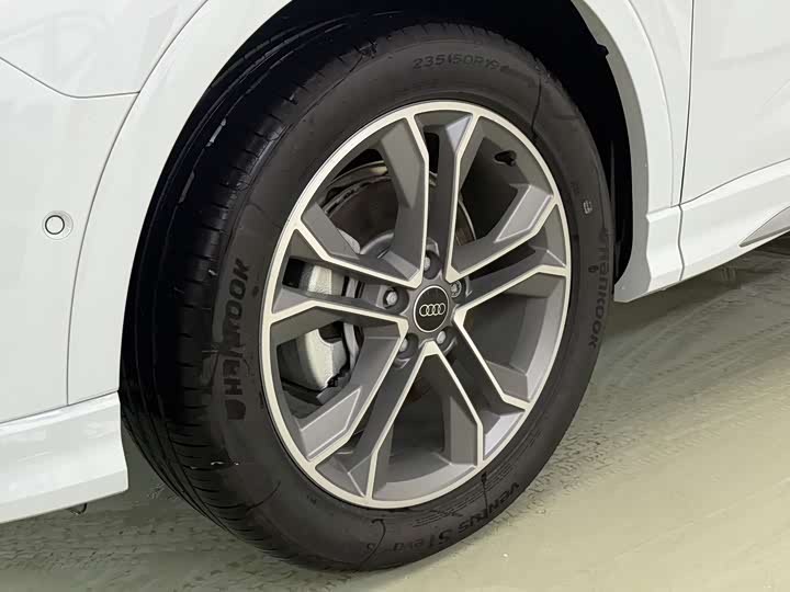 Фото 8 - Audi Q3