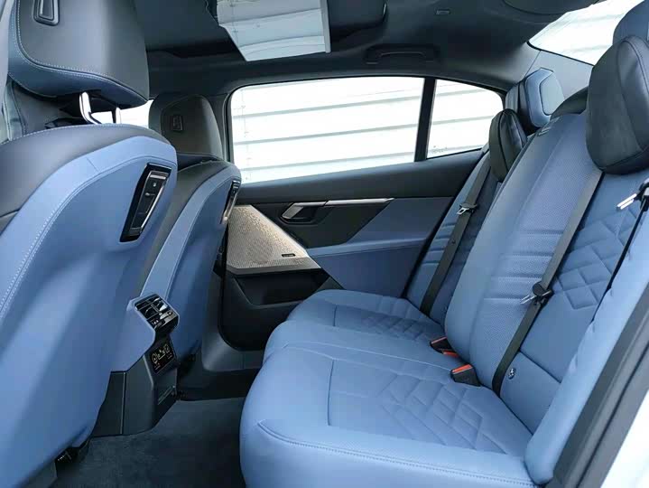 Фото 3 - BMW 5 Series