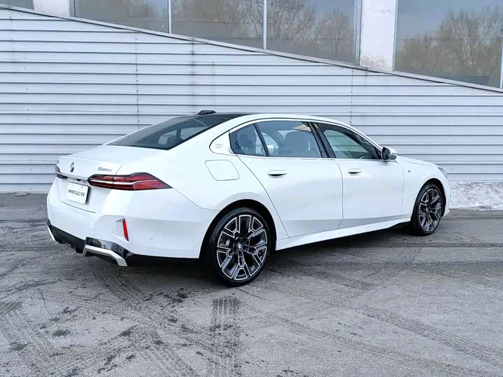 Фото 5 - BMW 5 Series