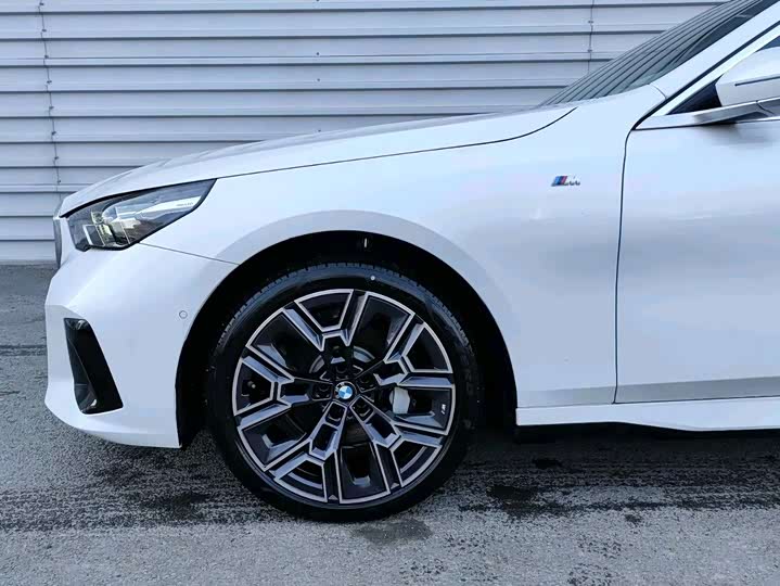 Фото 6 - BMW 5 Series