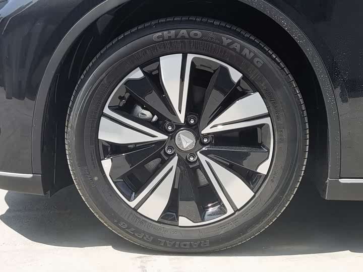 Фото 13 - Changan Deepal SL03