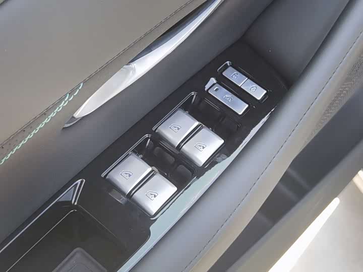 Фото 15 - Changan Deepal SL03