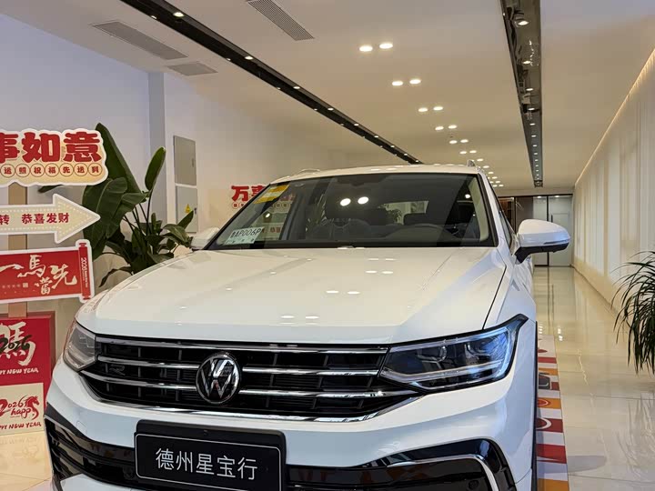 Фото 1 - Volkswagen Tiguan L Pro