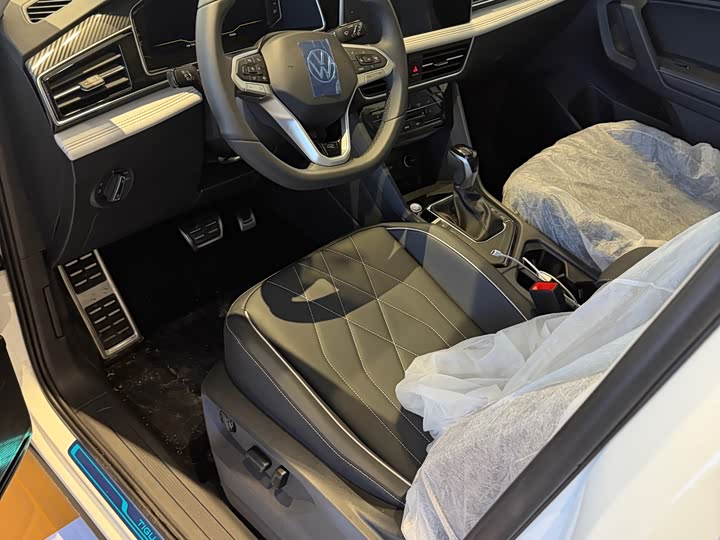 Фото 3 - Volkswagen Tiguan L Pro