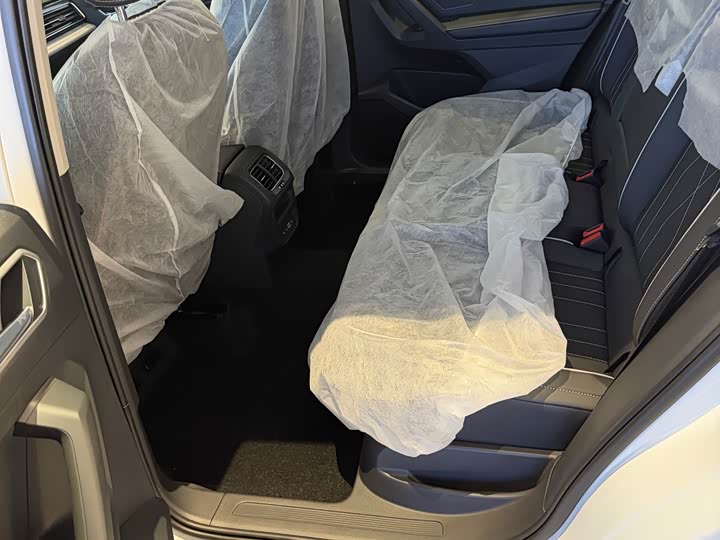 Фото 4 - Volkswagen Tiguan L Pro