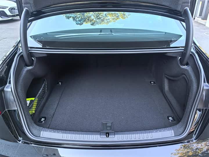 Фото 9 - Audi A6L