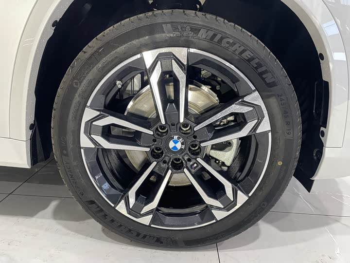 Фото 32 - BMW X1