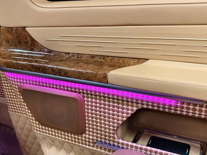 Фото 11 - Mercedes-Benz V-Class