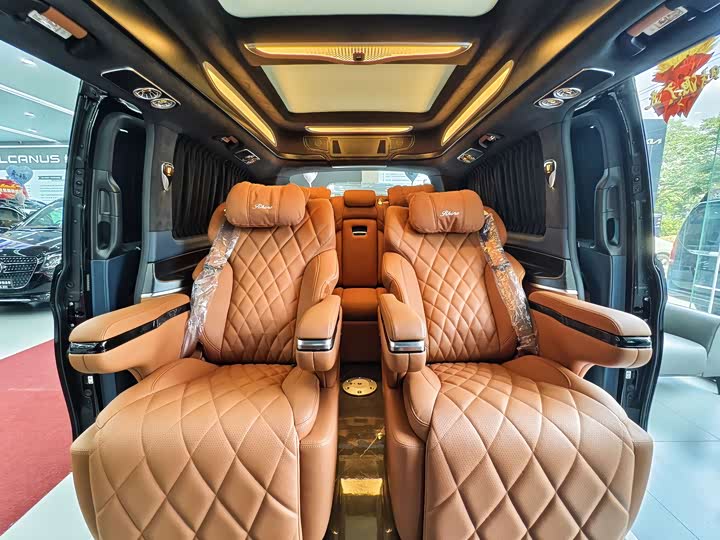 Фото 12 - Mercedes-Benz V-Class